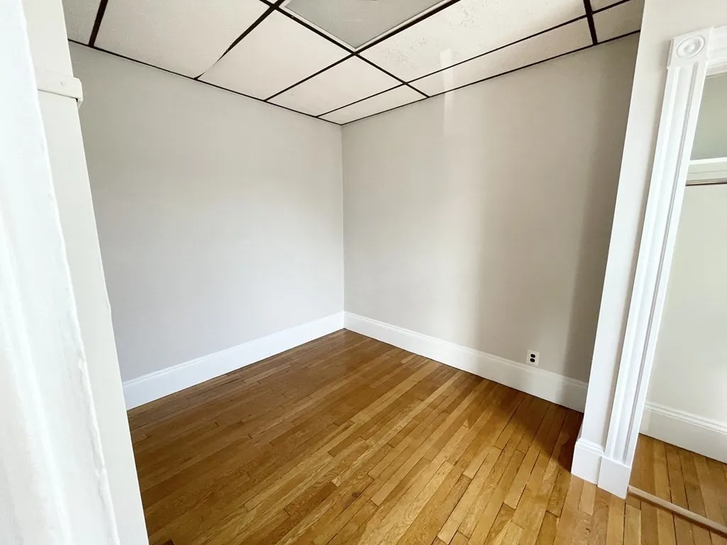 4 bed, 1 bath apartment for rent at 26-28 Harbor View Unit 2, Dorchester — photo 12 of 20