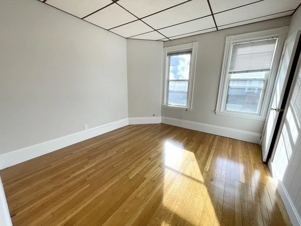 4 bed, 1 bath apartment for rent at 26-28 Harbor View Unit 2, Dorchester — photo 7 of 20