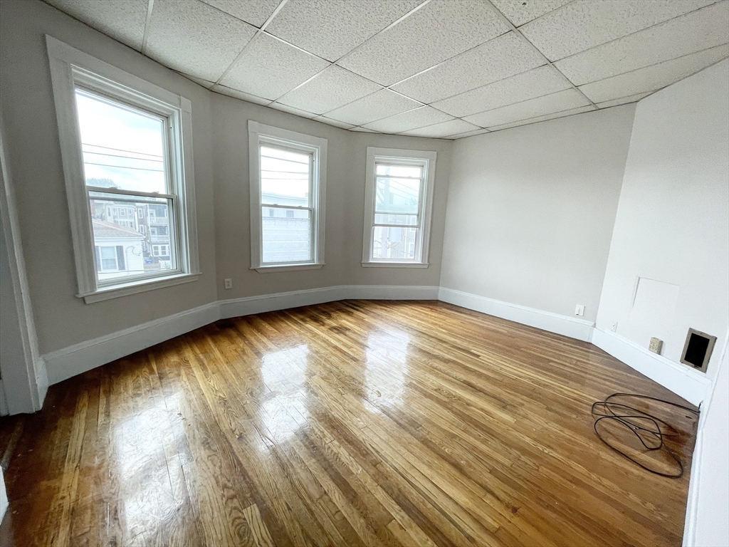 4 bed, 1 bath apartment for rent at 26-28 Harbor View Unit 3, Dorchester — photo 7 of 9
