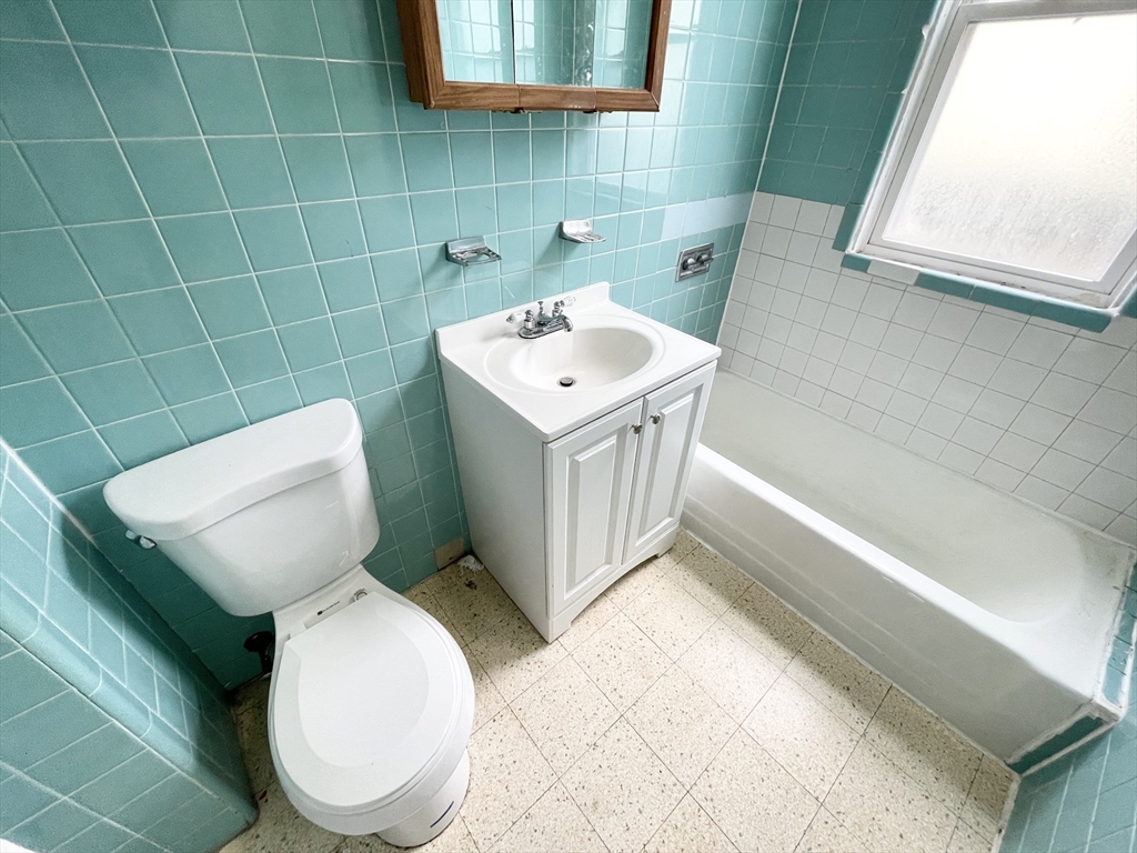 4 bed, 1 bath apartment for rent at 26-28 Harbor View Unit 3, Dorchester — photo 9 of 9