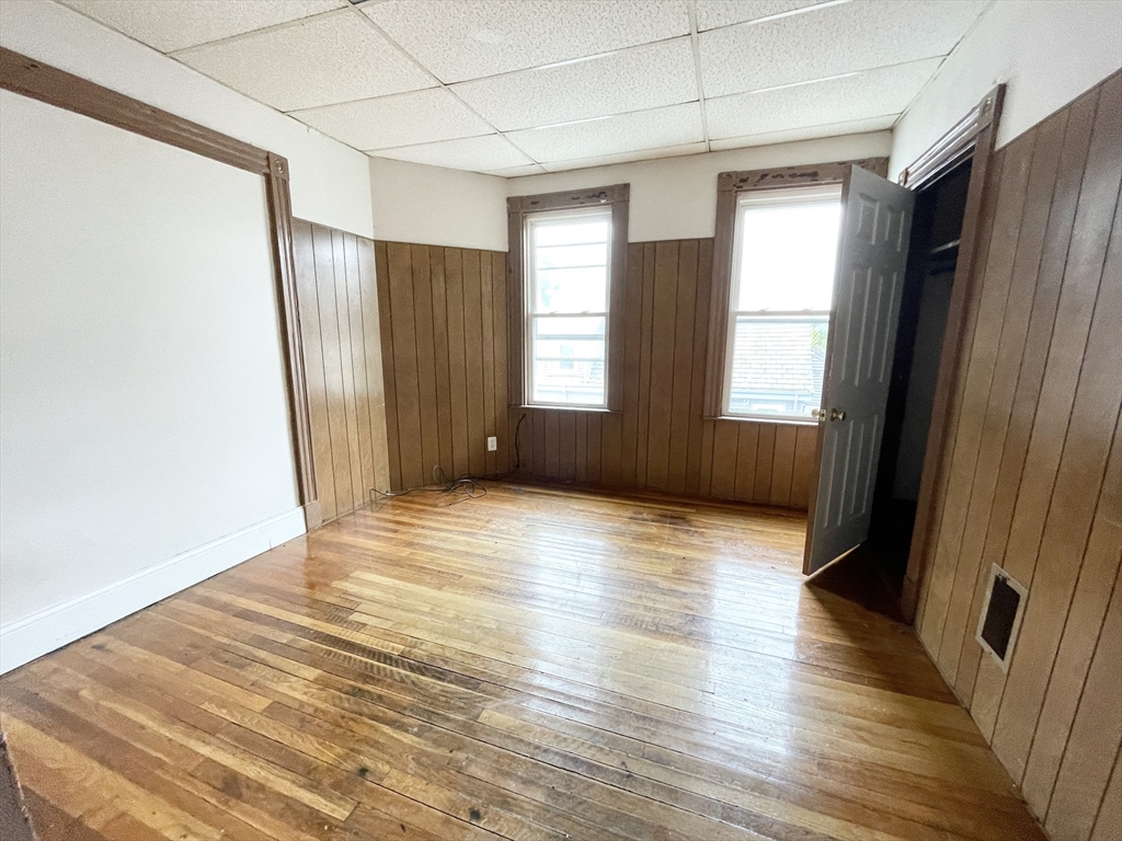 4 bed, 1 bath apartment for rent at 26-28 Harbor View Unit 3, Dorchester — photo 6 of 9