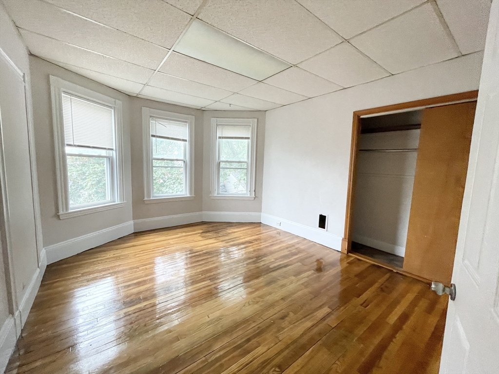 4 bed, 1 bath apartment for rent at 26-28 Harbor View Unit 3, Dorchester — photo 3 of 9