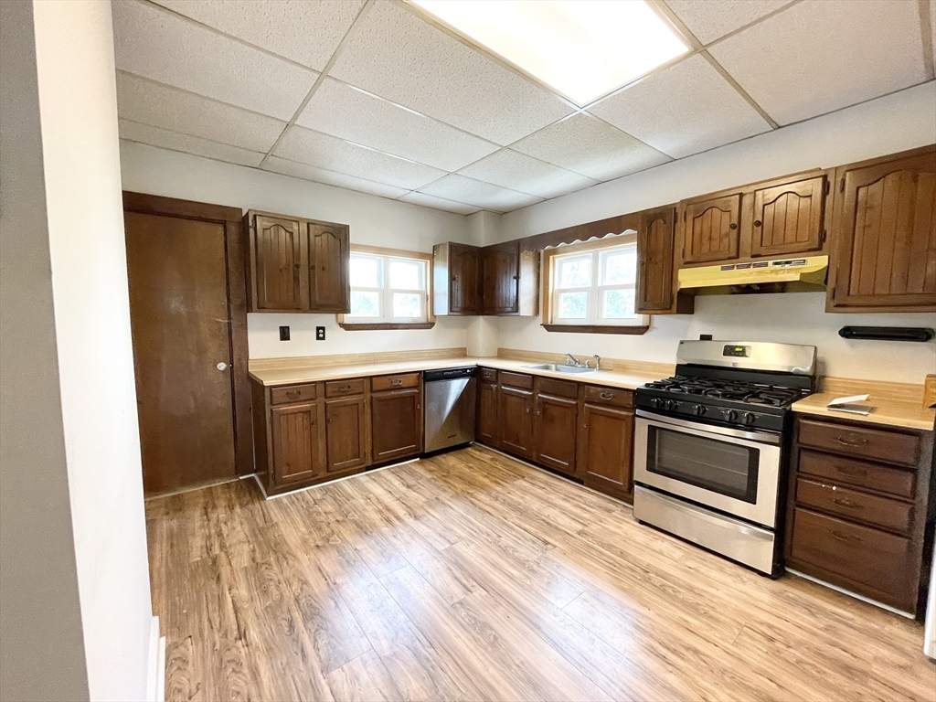 4 bed, 1 bath apartment for rent at 26-28 Harbor View Unit 3, Dorchester — photo 1 of 9