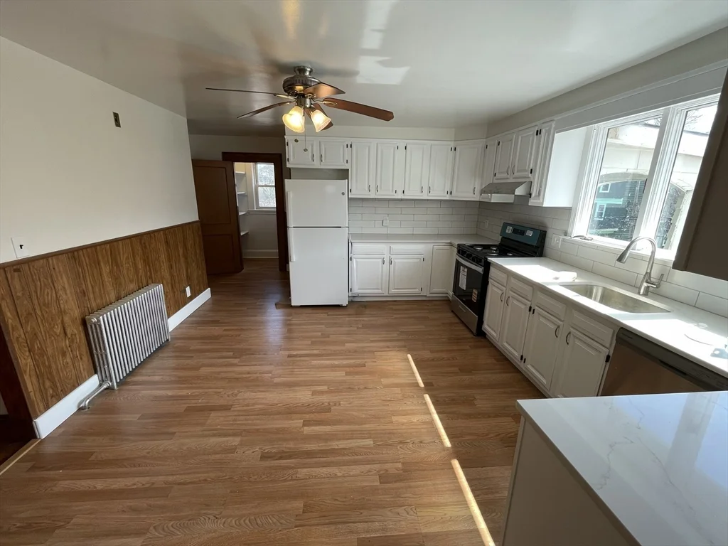 3 bed, 1 bath apartment for rent at 26-28 Tip Top Unit 26, Brighton