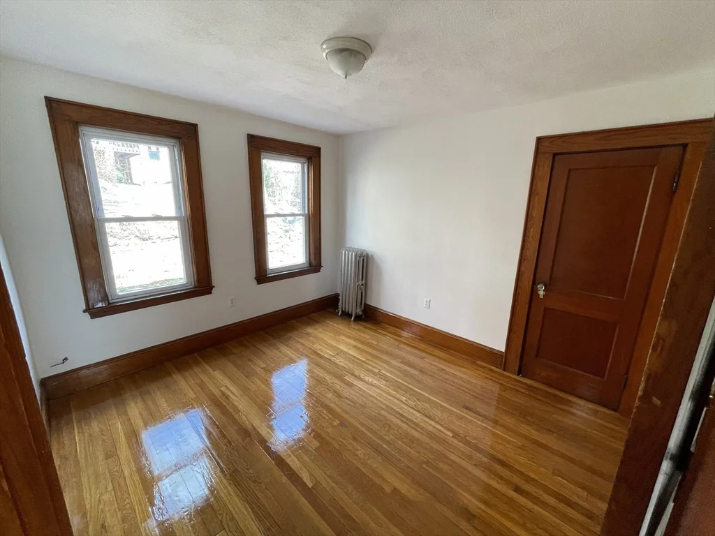 3 bed, 1 bath apartment for rent at 26-28 Tip Top Unit 26, Brighton — photo 7 of 8