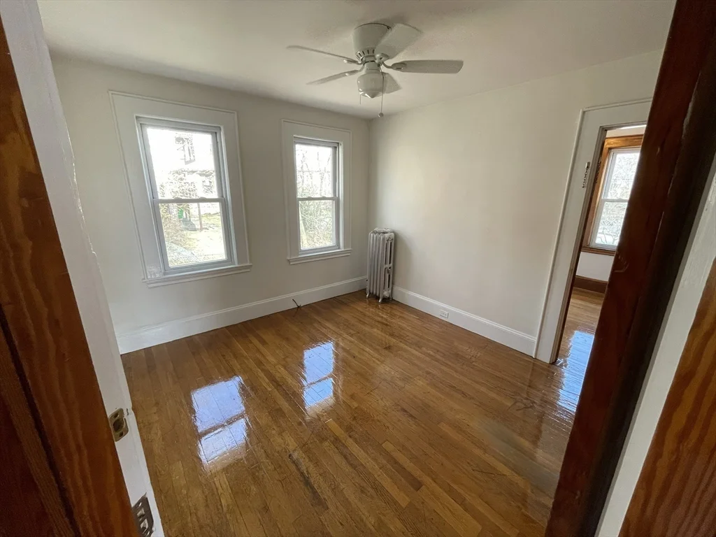 3 bed, 1 bath apartment for rent at 26-28 Tip Top Unit 26, Brighton — photo 3 of 8
