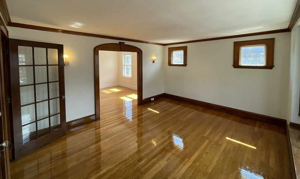 3 bed, 1 bath apartment for rent at 26-28 Tip Top Unit 26, Brighton — photo 2 of 8