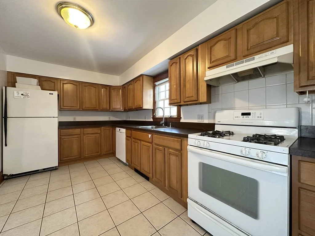 1 bed, 1 bath apartment for rent at 26.5 Callender St Unit 1, Cambridgeport — photo 2 of 5