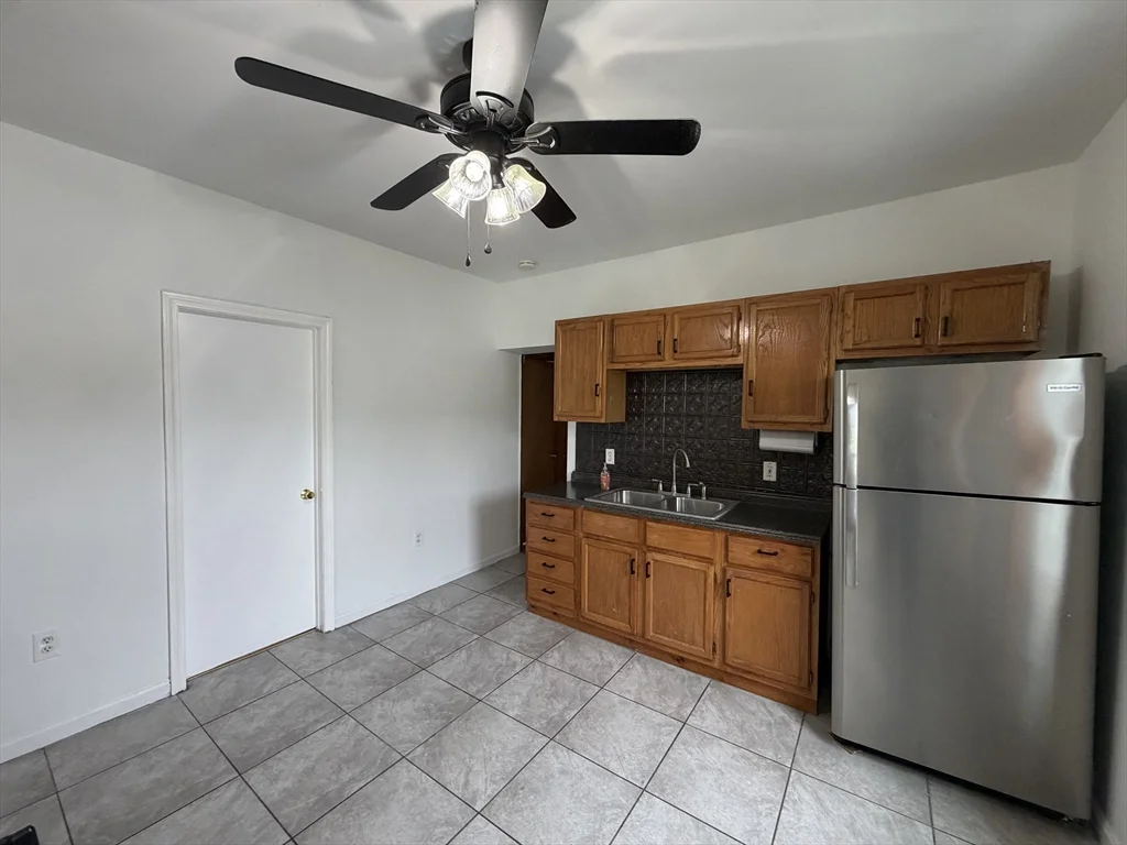 3 bed, 1 bath apartment for rent at 26 Abbott Unit 2, Lowell — photo 3 of 19