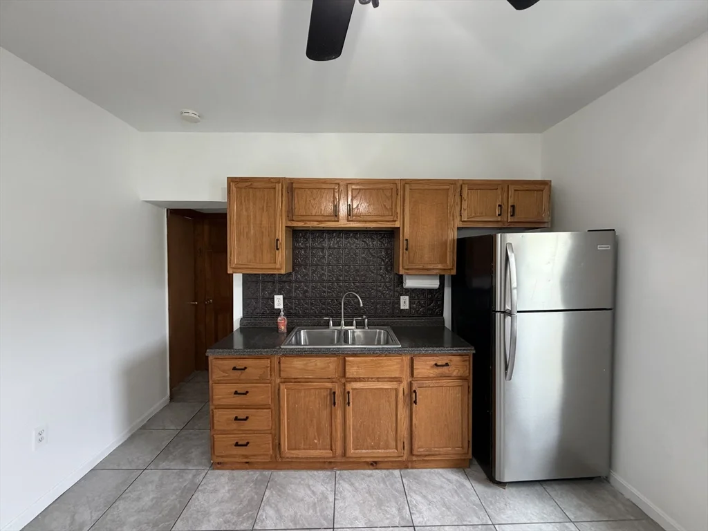 3 bed, 1 bath apartment for rent at 26 Abbott Unit 2, Lowell — photo 4 of 19