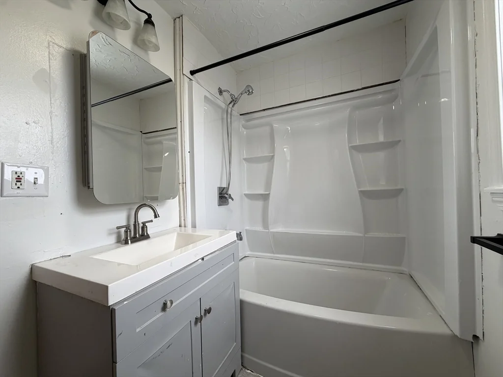 3 bed, 1 bath apartment for rent at 26 Abbott Unit 2, Lowell — photo 17 of 19