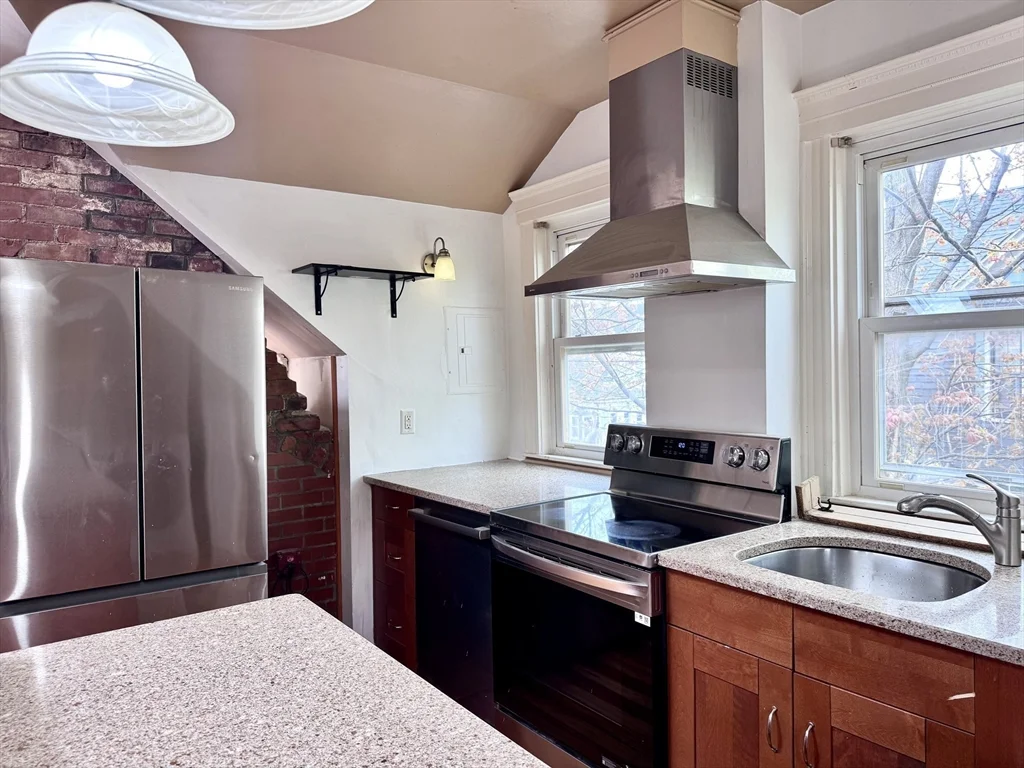 3 bed, 1 bath apartment for rent at 26 Alpha Unit 2, Dorchester — photo 2 of 11