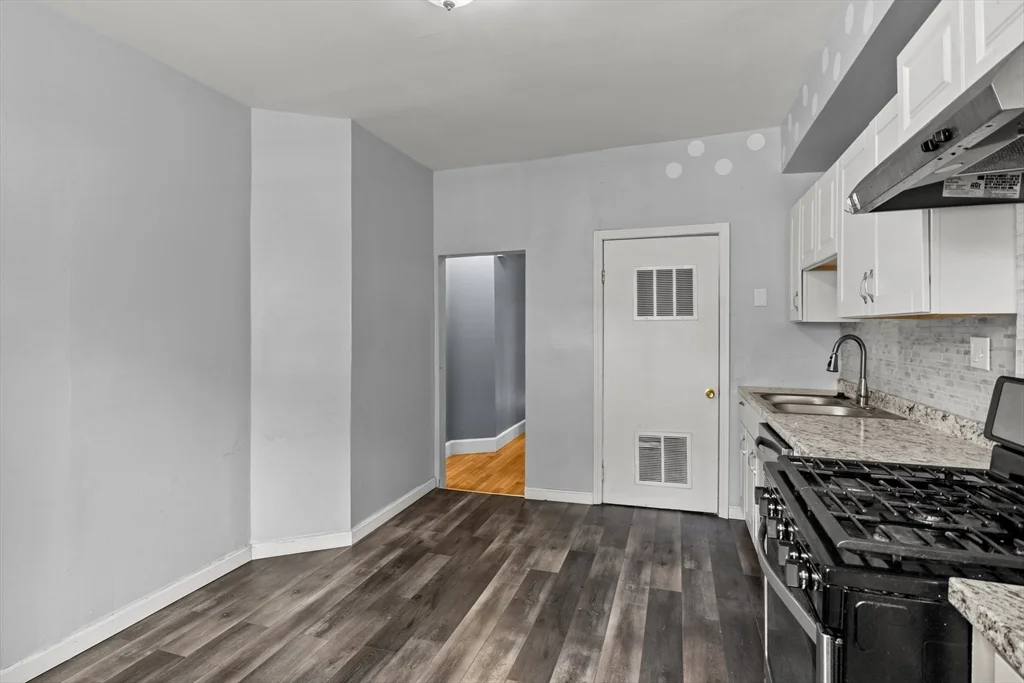 3 bed, 1 bath apartment for rent at 26 Alpine St Unit 2, Roxbury — photo 3 of 18