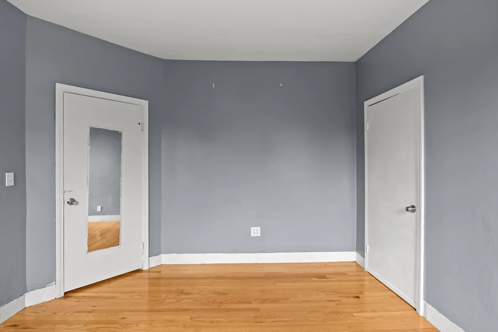 3 bed, 1 bath apartment for rent at 26 Alpine St Unit 2, Roxbury — photo 7 of 18