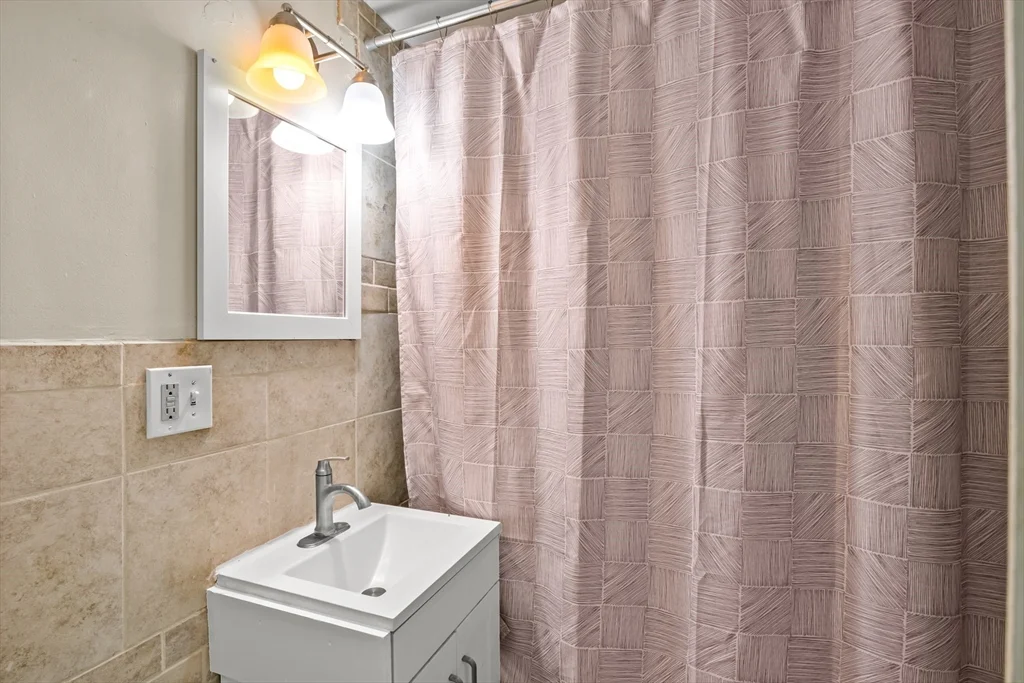 3 bed, 1 bath apartment for rent at 26 Alpine St Unit 2, Roxbury — photo 15 of 18