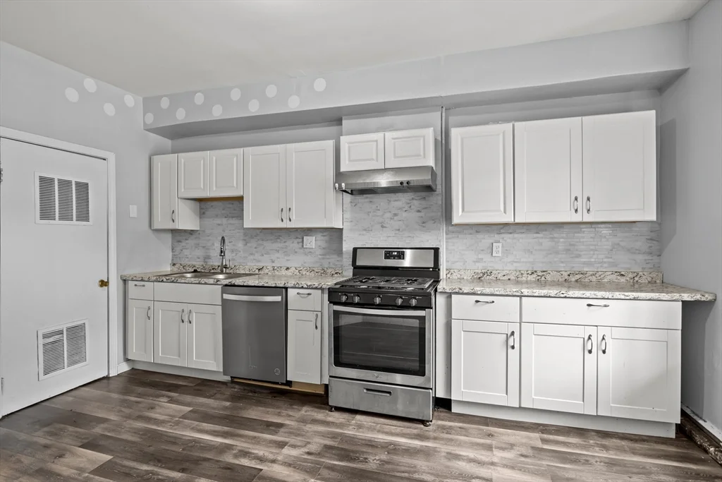 3 bed, 1 bath apartment for rent at 26 Alpine St Unit 2, Roxbury — photo 16 of 18