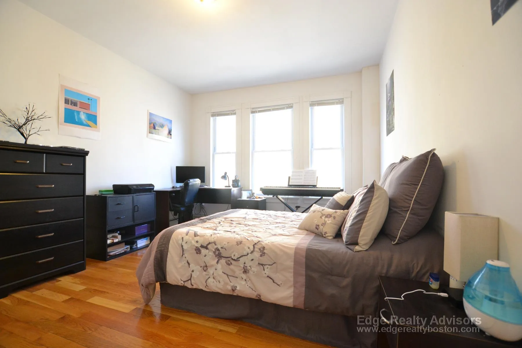 3 bed, 1 bath apartment for rent at 26 Ashford St Unit 1, Allston — photo 3 of 8