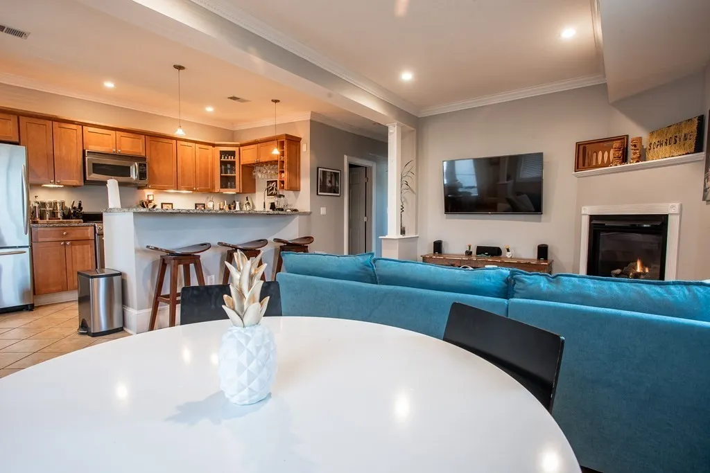 2 bed, 2 bath apartment for rent at 26 Beach St Unit 2, Boston — photo 3 of 17