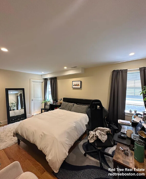 5 bed, 3.5 bath apartment for rent at 26 Bothwell Rd Unit 1, Oak Square — photo 13 of 23