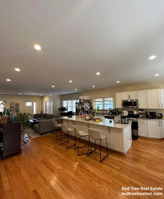 5 bed, 3.5 bath apartment for rent at 26 Bothwell Rd Unit 1, Oak Square