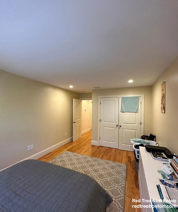 5 bed, 3.5 bath apartment for rent at 26 Bothwell Rd Unit 1, Oak Square — photo 16 of 23