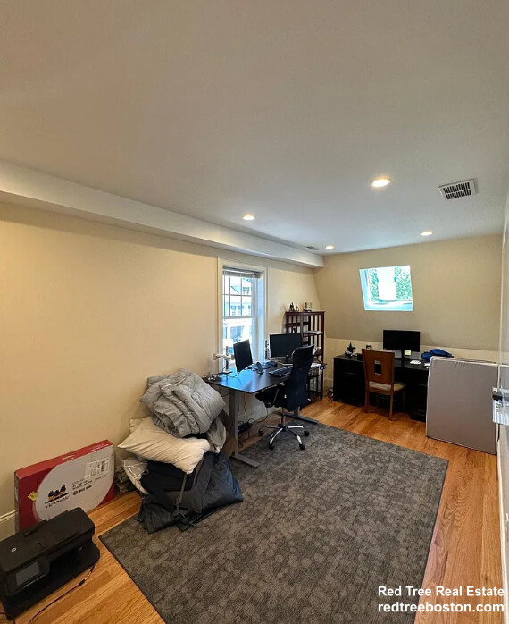 5 bed, 3.5 bath apartment for rent at 26 Bothwell Rd Unit 1, Oak Square — photo 18 of 23