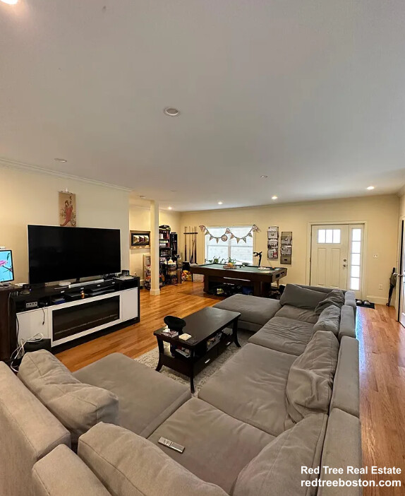 5 bed, 3.5 bath apartment for rent at 26 Bothwell Rd Unit 1, Oak Square — photo 7 of 23