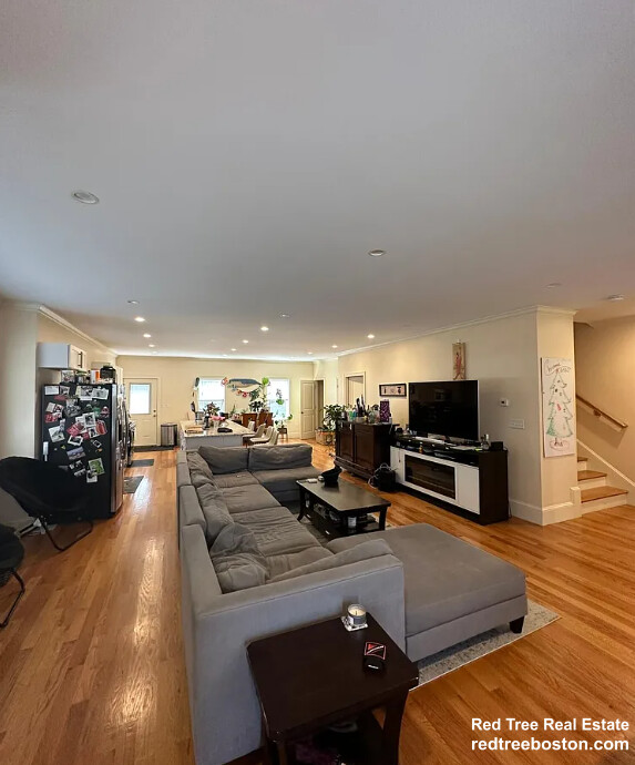 5 bed, 3.5 bath apartment for rent at 26 Bothwell Rd Unit 1, Oak Square — photo 5 of 23