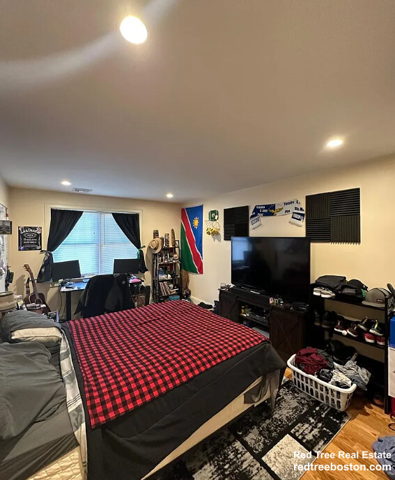 5 bed, 3.5 bath apartment for rent at 26 Bothwell Rd Unit 1, Oak Square — photo 11 of 23