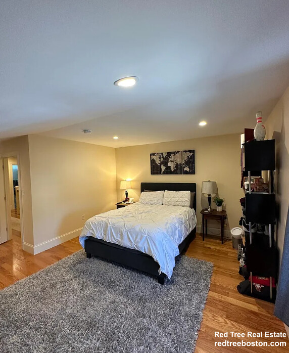5 bed, 3.5 bath apartment for rent at 26 Bothwell Rd Unit 1, Oak Square — photo 14 of 23