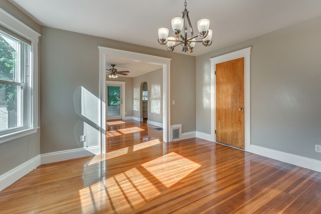 3 bed, 2 bath apartment for rent at 26 Boylston Rd Unit 2, Newton Highlands — photo 4 of 23