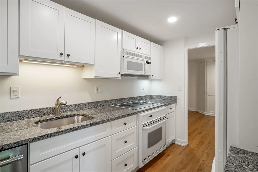 1 bed, 1 bath apartment for rent at 26 Bradbury St Unit B, Cambridge — photo 8 of 15