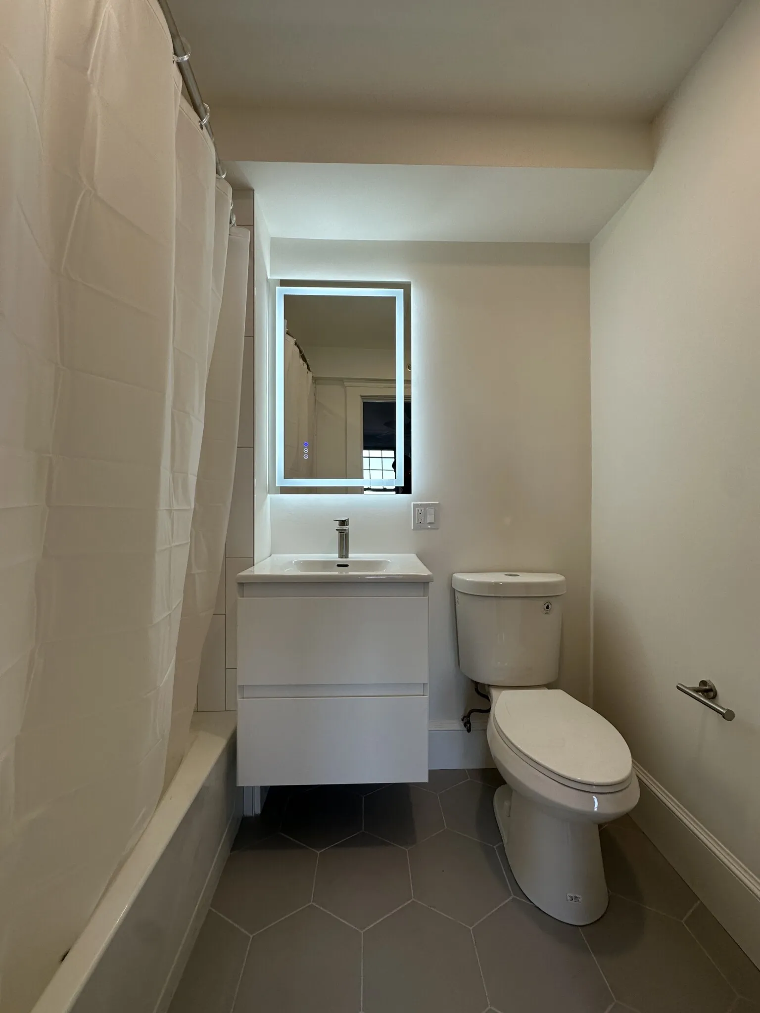 2 bed, 1 bath apartment for rent at 26 Bradlee Unit 403, West Medford — photo 5 of 5