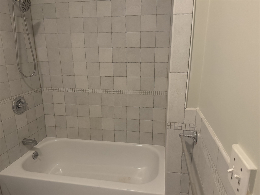 3 bed, 1 bath apartment for rent at 26 Brookview St Unit 2, Dorchester — photo 5 of 13