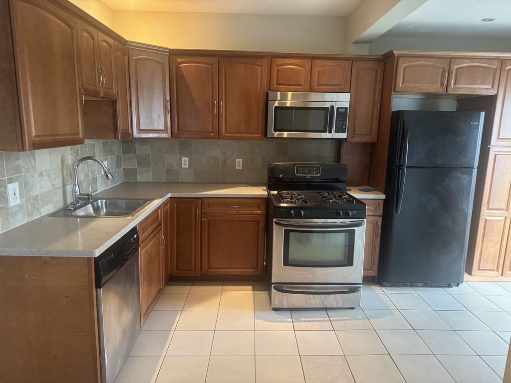 3 bed, 1 bath apartment for rent at 26 Brookview St Unit 2, Dorchester — photo 1 of 13