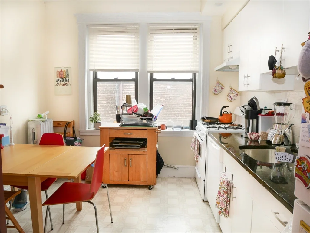 1 bed, 1 bath apartment for rent at 26 Browne Unit 1, Coolidge Corner — photo 3 of 8