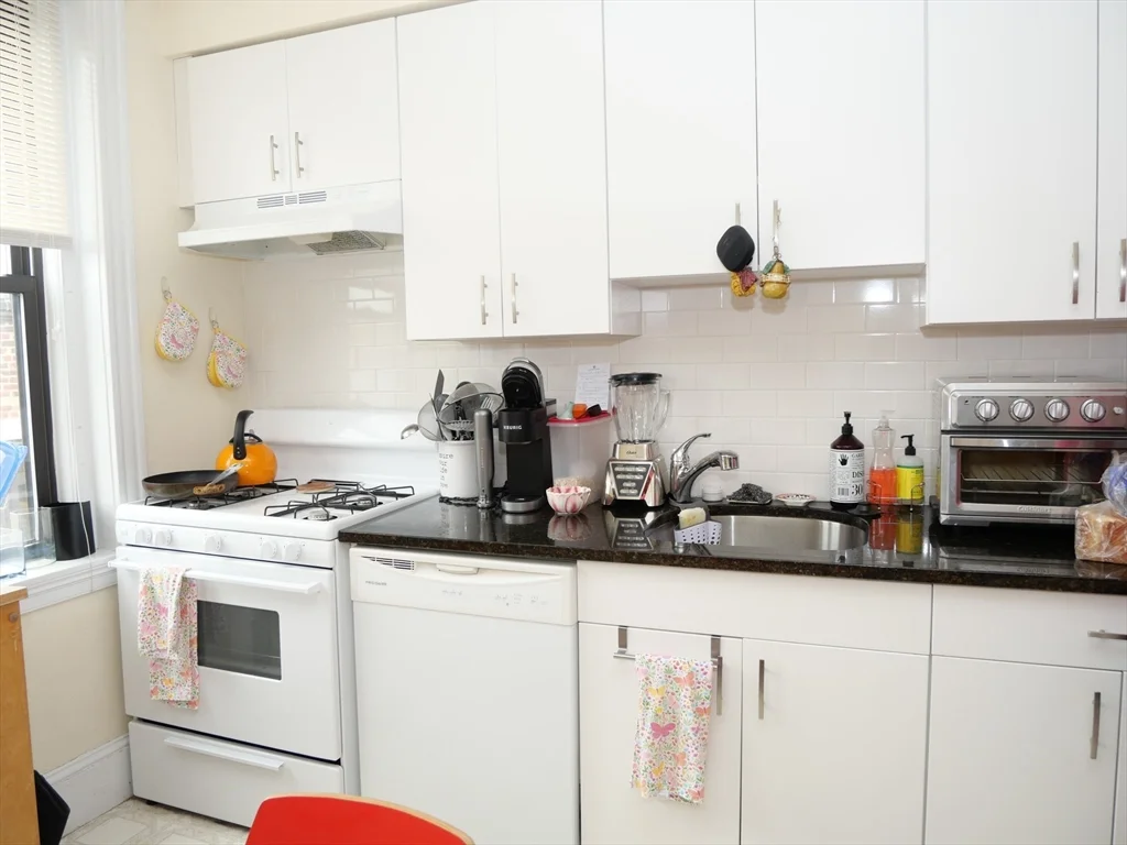 1 bed, 1 bath apartment for rent at 26 Browne Unit 1, Coolidge Corner — photo 4 of 8