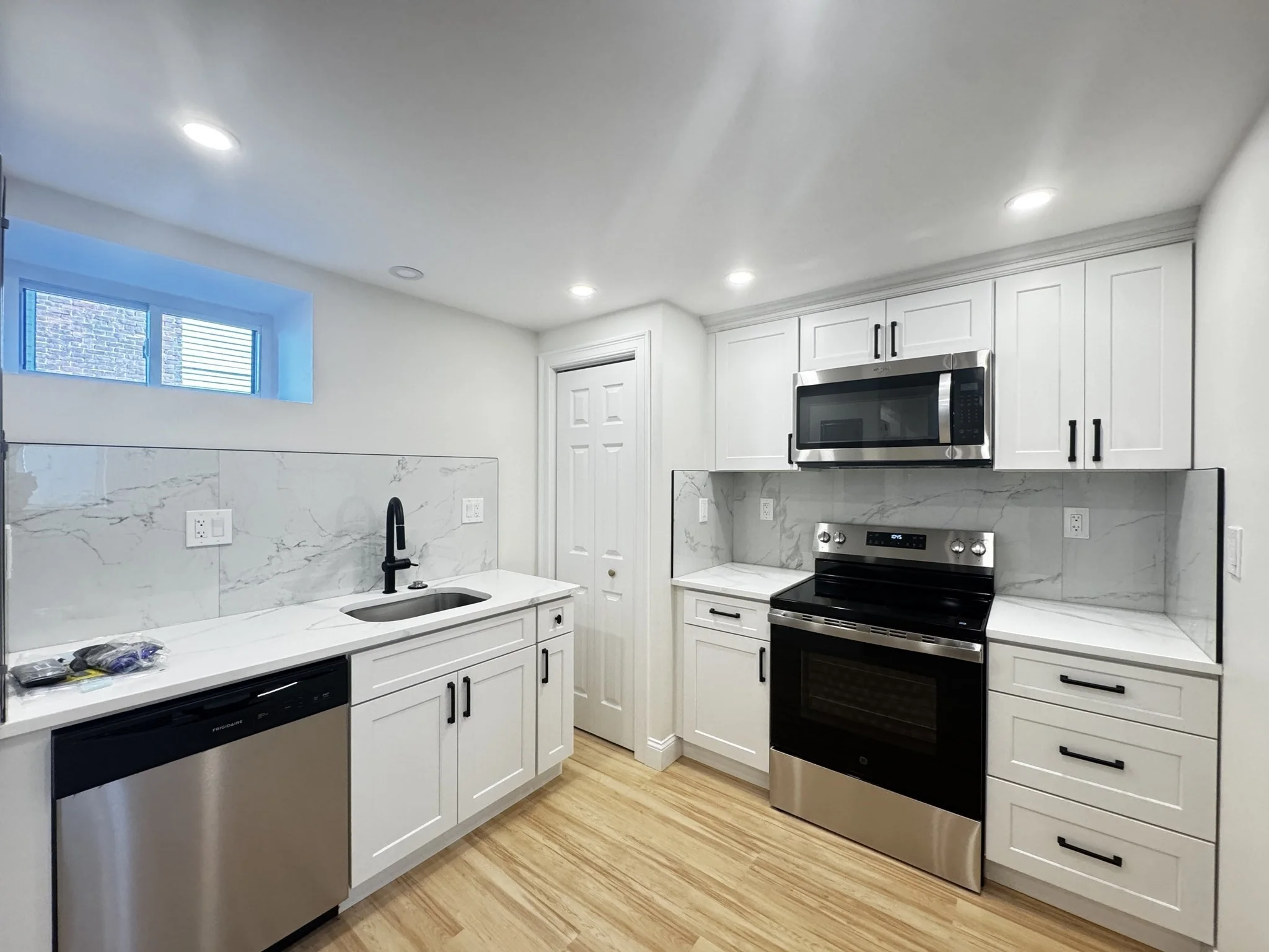 2 bed, 1 bath apartment for rent at 26 Buckingham Rd Unit B, Quincy — photo 3 of 8