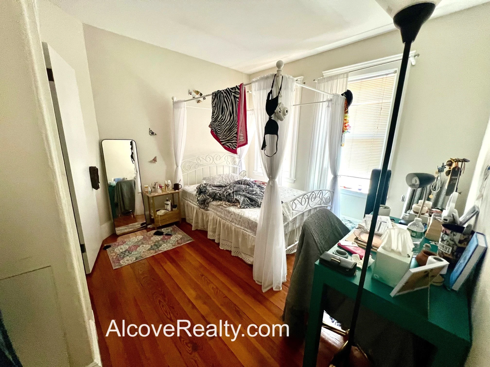 3 bed, 1 bath apartment for rent at 26 Burnham St Unit 2, Tufts — photo 11 of 18