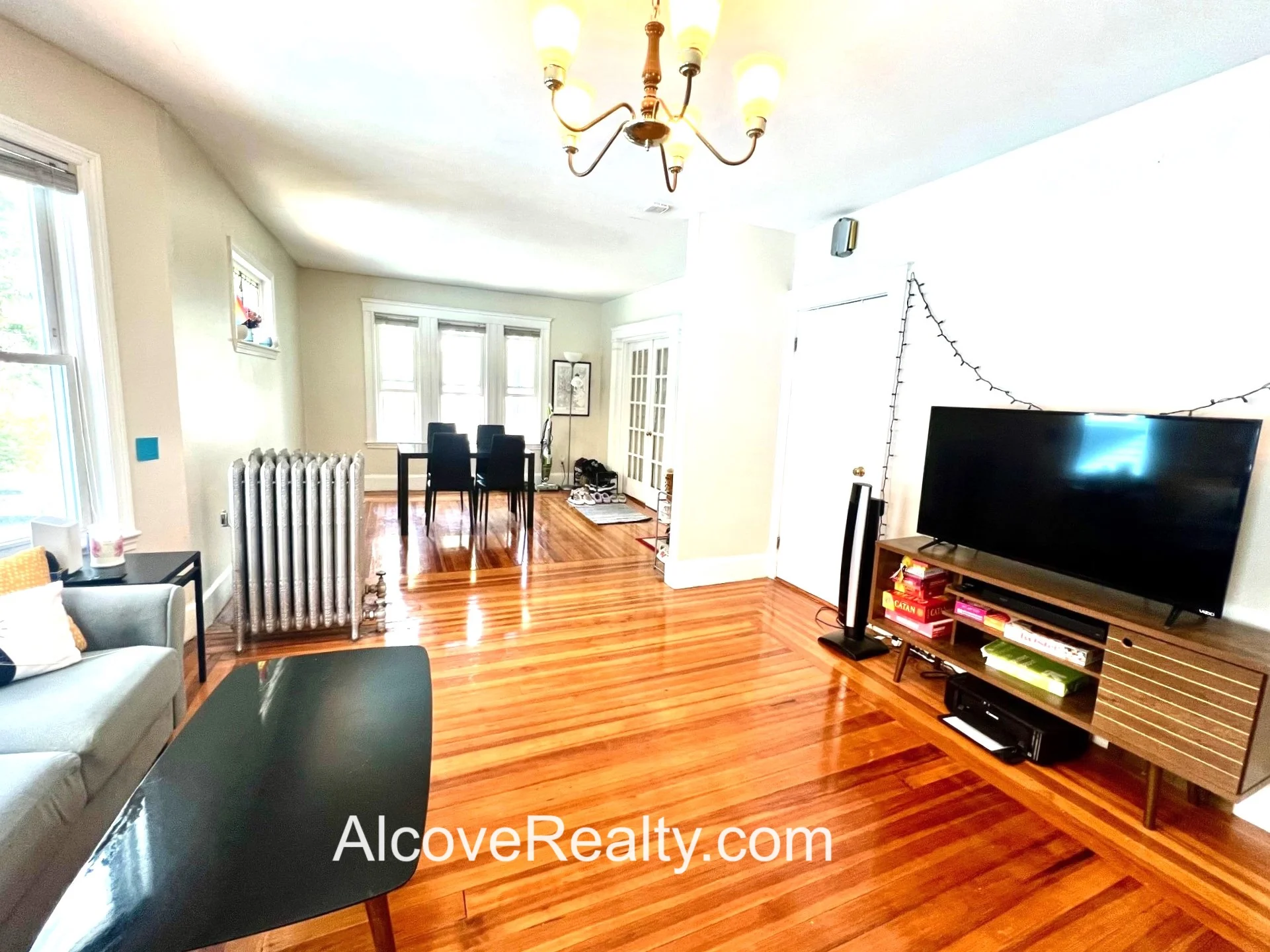 3 bed, 1 bath apartment for rent at 26 Burnham St Unit 2, Tufts — photo 5 of 18