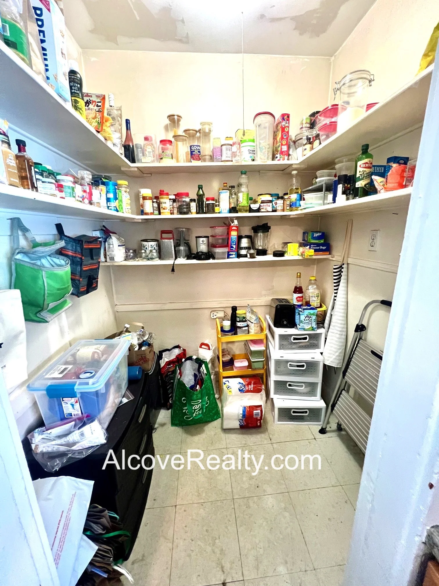 3 bed, 1 bath apartment for rent at 26 Burnham St Unit 2, Tufts — photo 8 of 18
