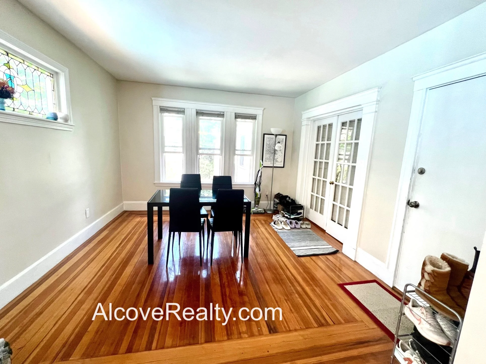 3 bed, 1 bath apartment for rent at 26 Burnham St Unit 2, Tufts — photo 3 of 18