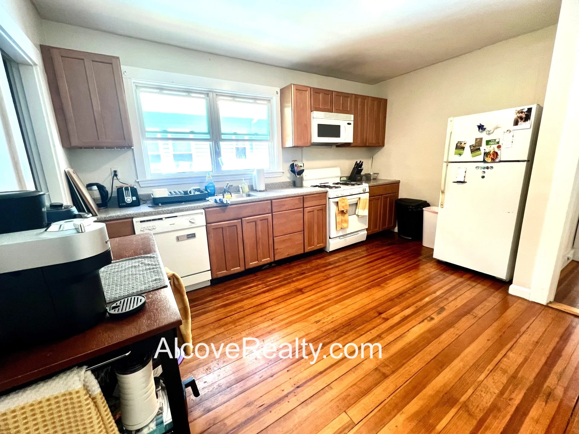 3 bed, 1 bath apartment for rent at 26 Burnham St Unit 2, Tufts — photo 7 of 18