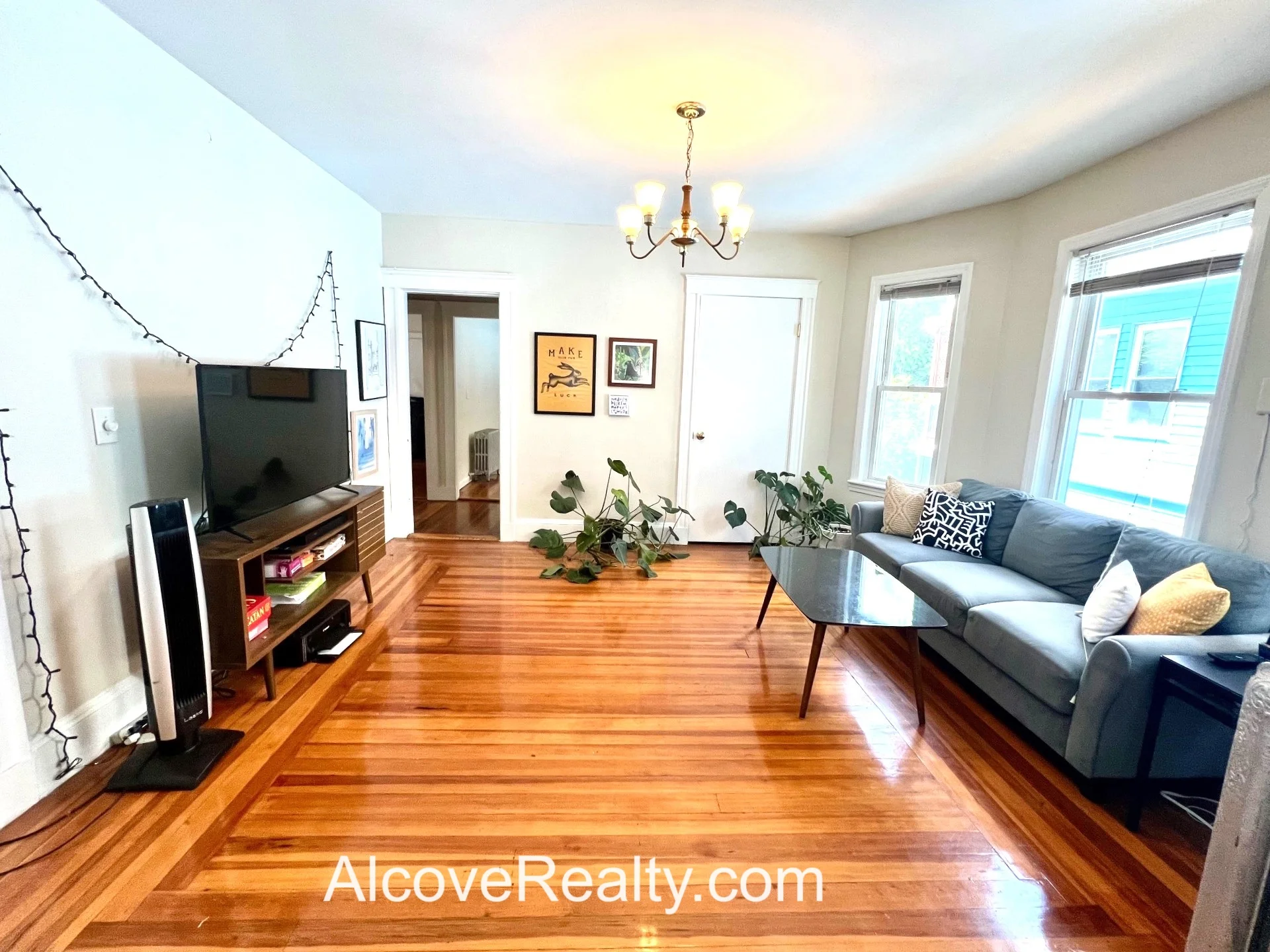 3 bed, 1 bath apartment for rent at 26 Burnham St Unit 2, Tufts — photo 2 of 18