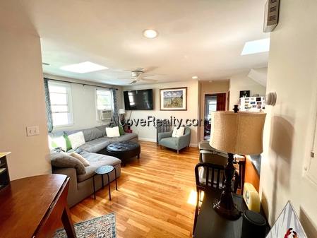 2 bed, 1 bath apartment for rent at 26 Burnham St Unit 3, Tufts — photo 1 of 14