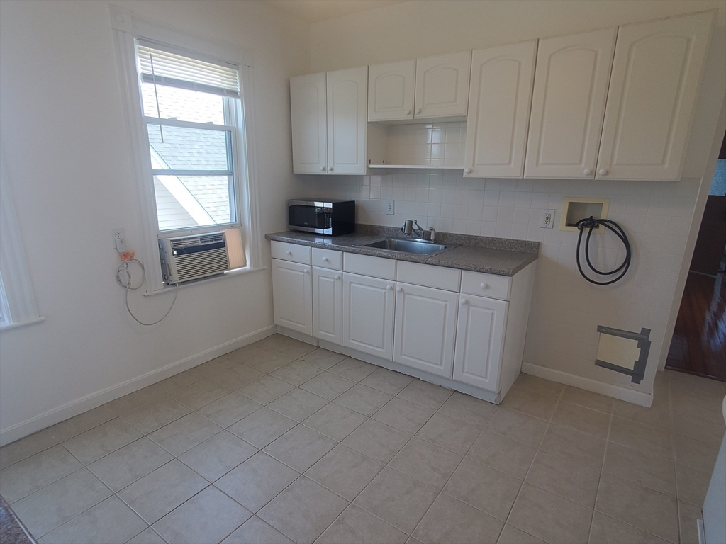 2 bed, 1 bath apartment for rent at 26 Buttonwood St Unit 3, Dorchester — photo 3 of 14