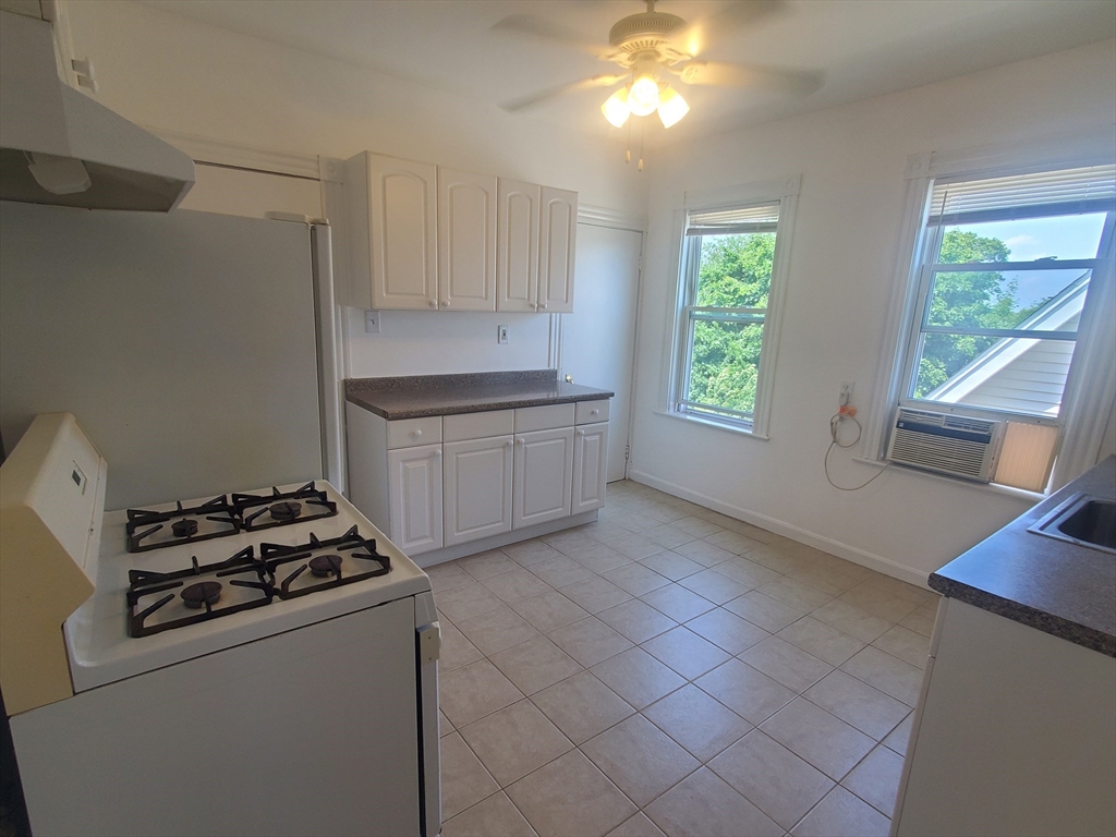 2 bed, 1 bath apartment for rent at 26 Buttonwood St Unit 3, Dorchester — photo 4 of 14