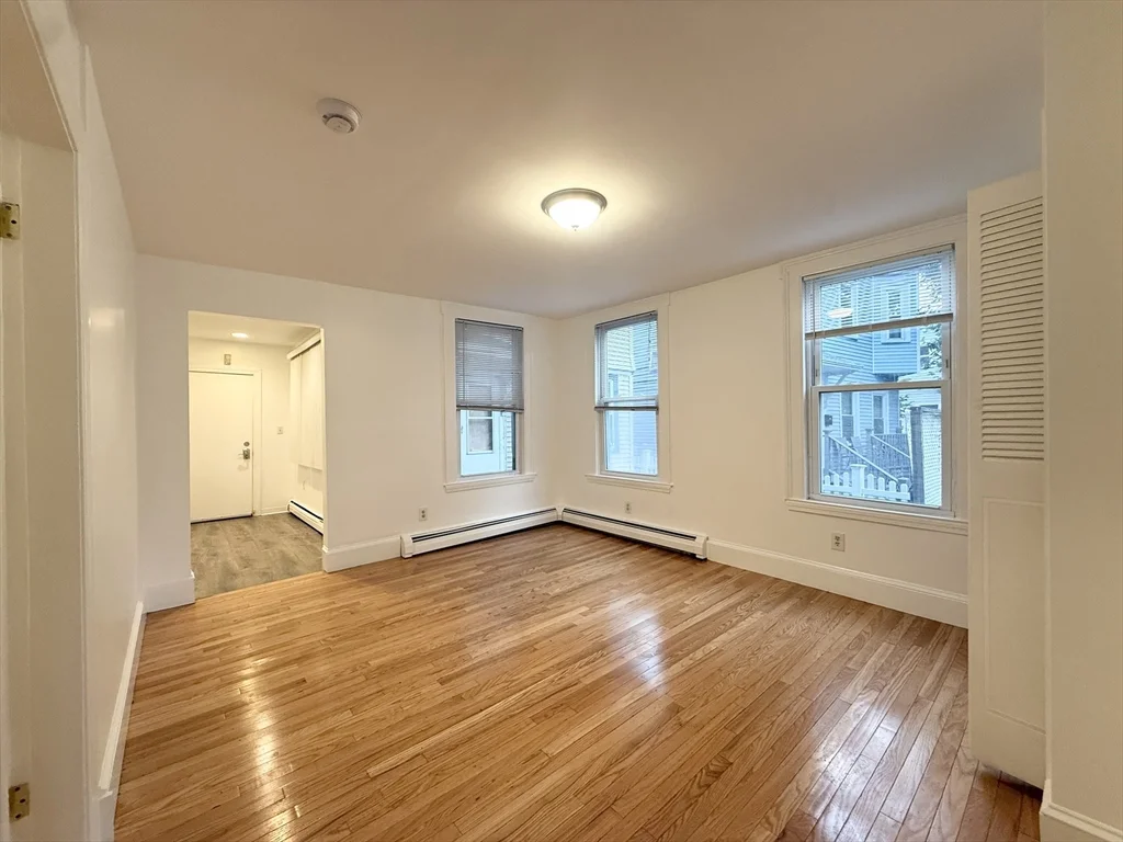 1 bed, 1 bath apartment for rent at 26 Callender St Unit 26, Riverside — photo 3 of 9