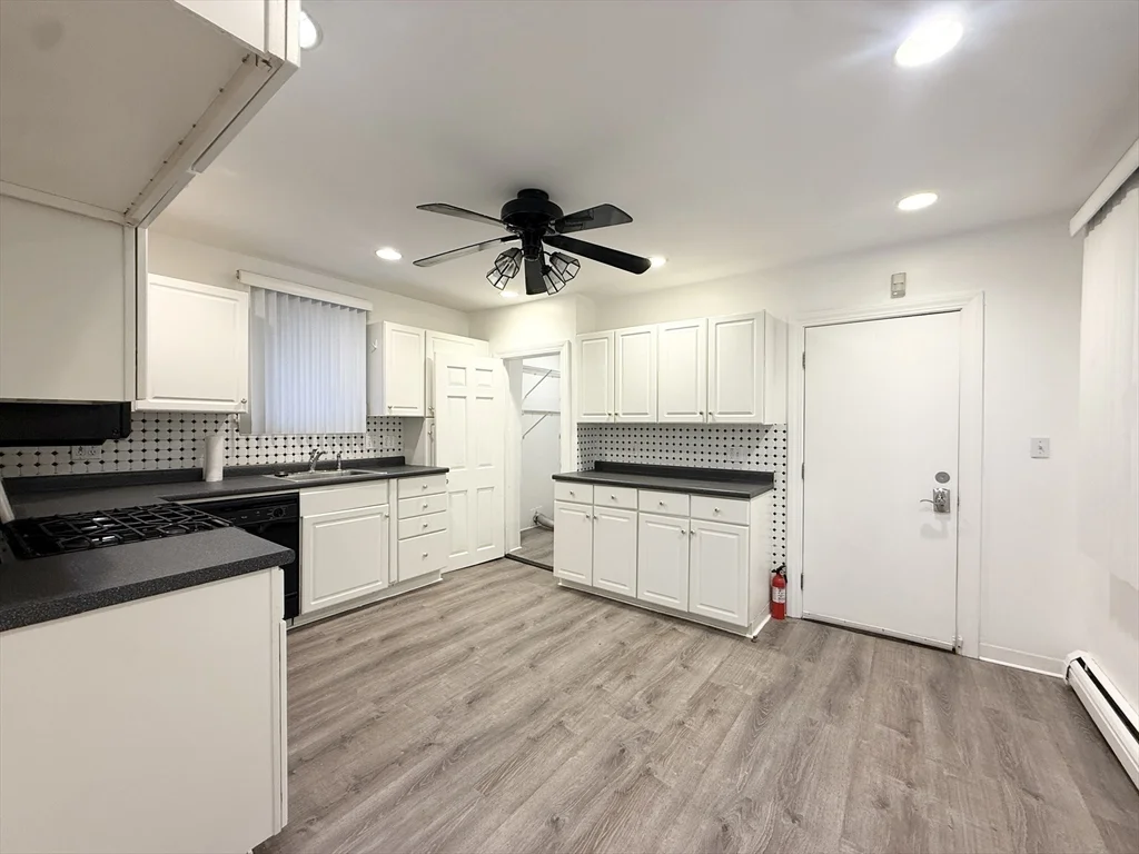 1 bed, 1 bath apartment for rent at 26 Callender St Unit 26, Riverside