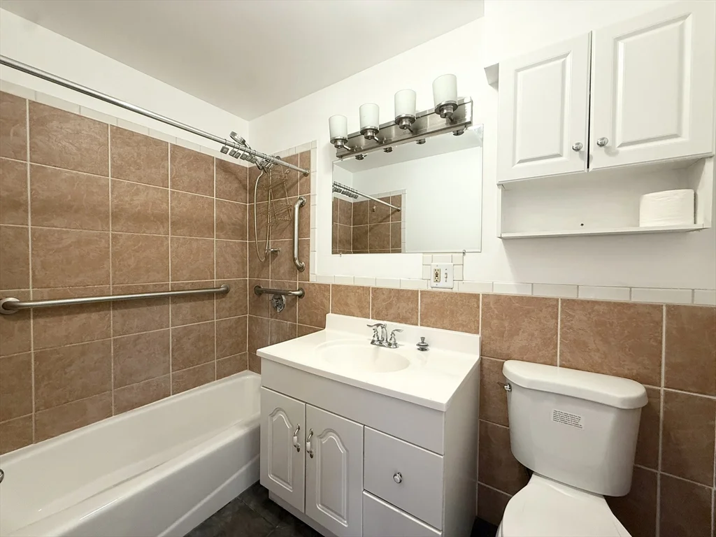 1 bed, 1 bath apartment for rent at 26 Callender St Unit 26, Riverside — photo 5 of 9